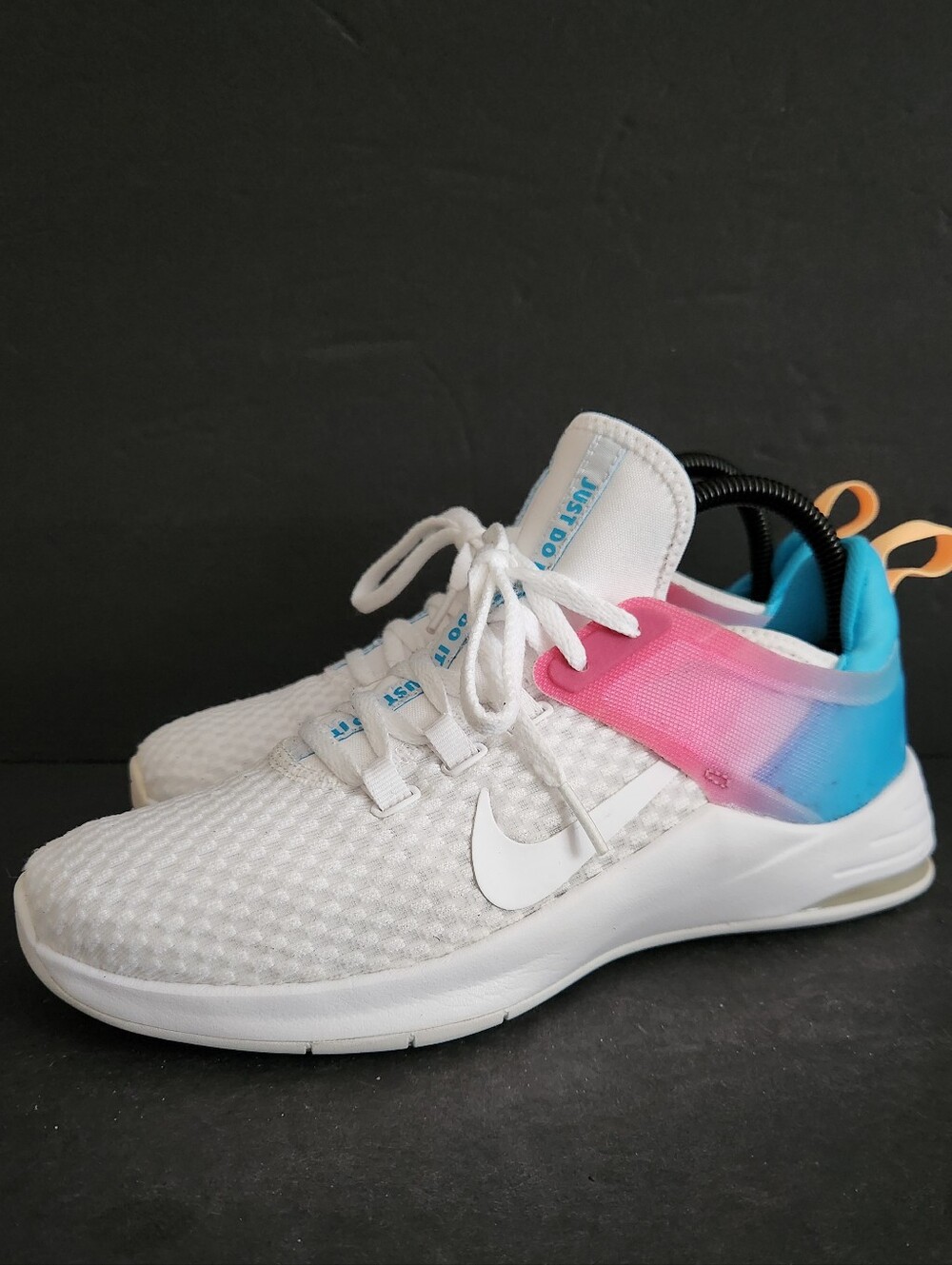 Nike Air Max Bella TR 2 Women’s 7.5 White Pink Blue Training Sneakers Shoes
